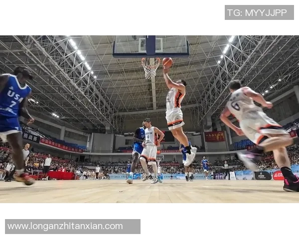 篮球场上的男明星运动员展现风采与魅力的精彩瞬间